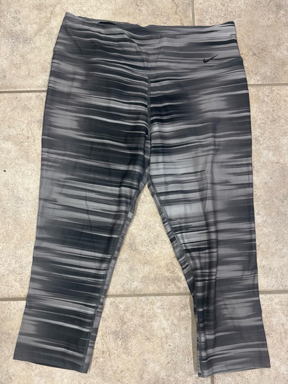 Nike Girls' Black and Gray Striped Capri Leggings